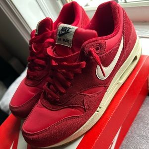 Air max 1 essential , red, size 9.5